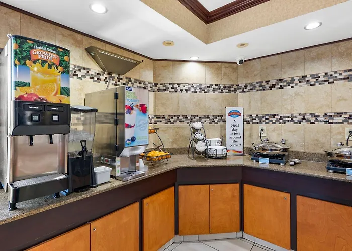 Baymont By Wyndham Madison Heights Detroit Area Hotel