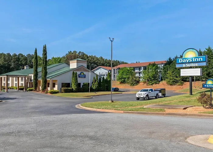 Days Inn & Suites By Wyndham Peachtree Corners Norcross