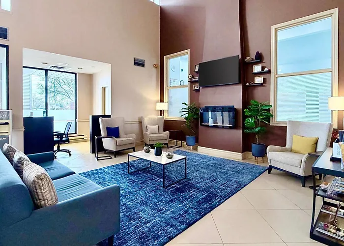 Comfort Inn & Suites Ambassador Bridge Windsor