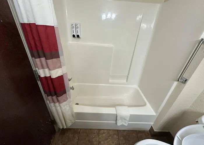Econo Lodge Inn & Suites Monee