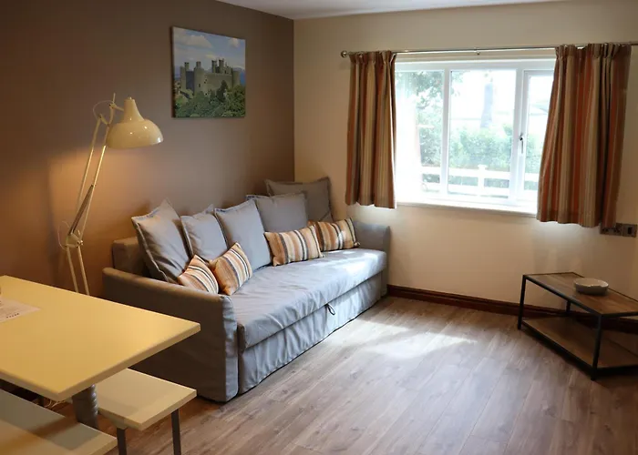 Lion Hotel & Studio Apartments Criccieth