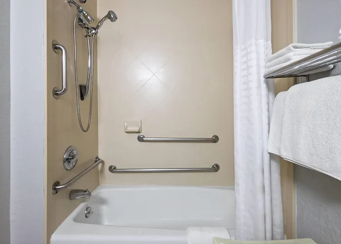 Super 8 By Wyndham Latham - Albany Airport Hotel