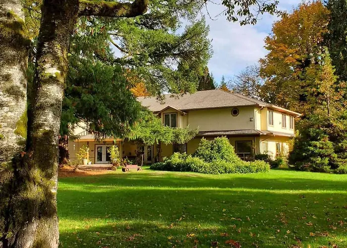 Cedar Wood Lodge Bed & Breakfast Inn Port Alberni