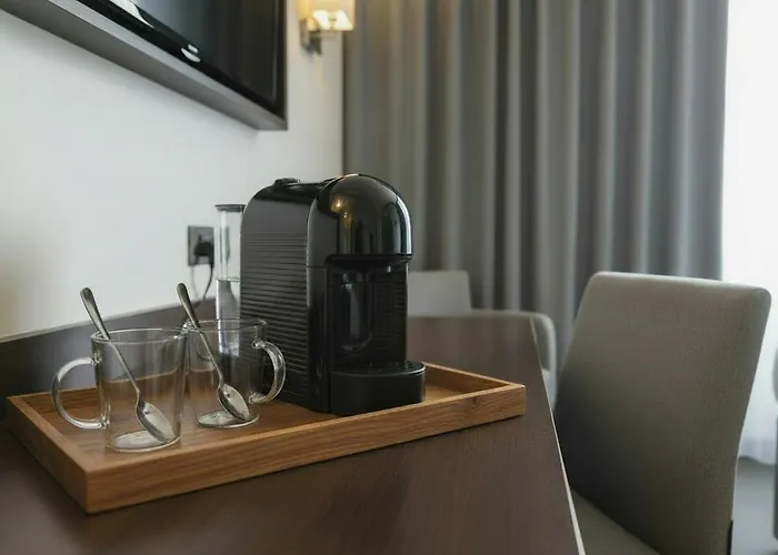 Ramada By Wyndham Cobham Hotel