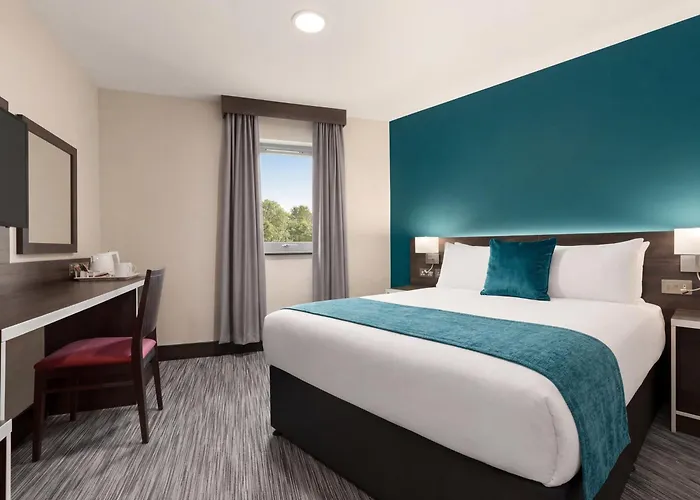 Ramada By Wyndham Cobham Hotel