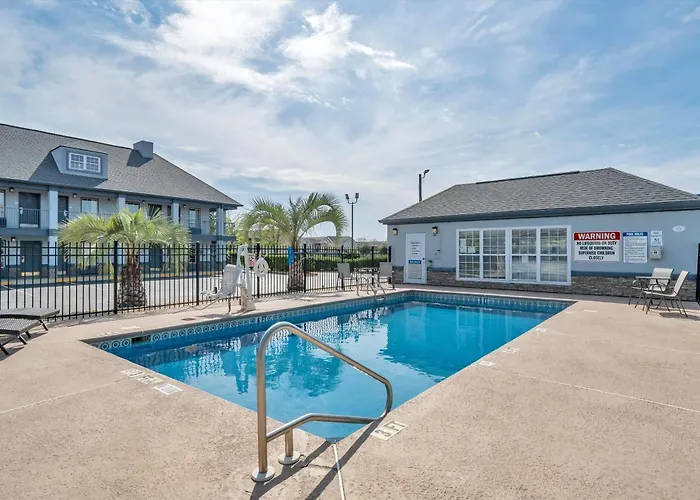 Baymont By Wyndham Warner Robins Motel
