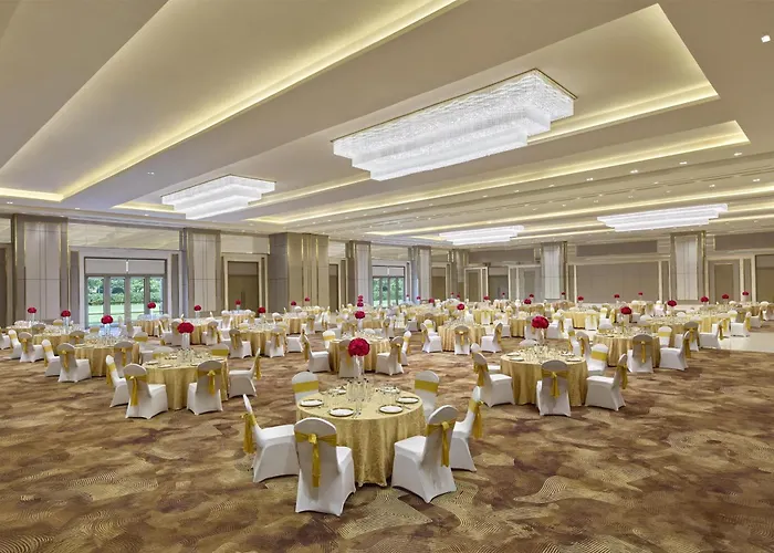 Doubletree By Hilton Agra Hotel