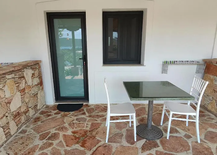 John'S Guesthouse Ksamil