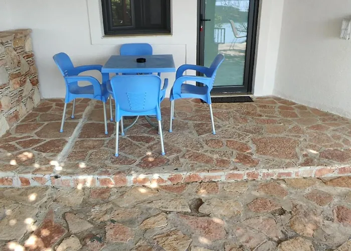 John'S Guesthouse Ksamil