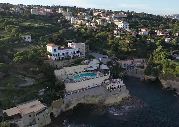 Baia Delle Rocce Verdi Resort Napels