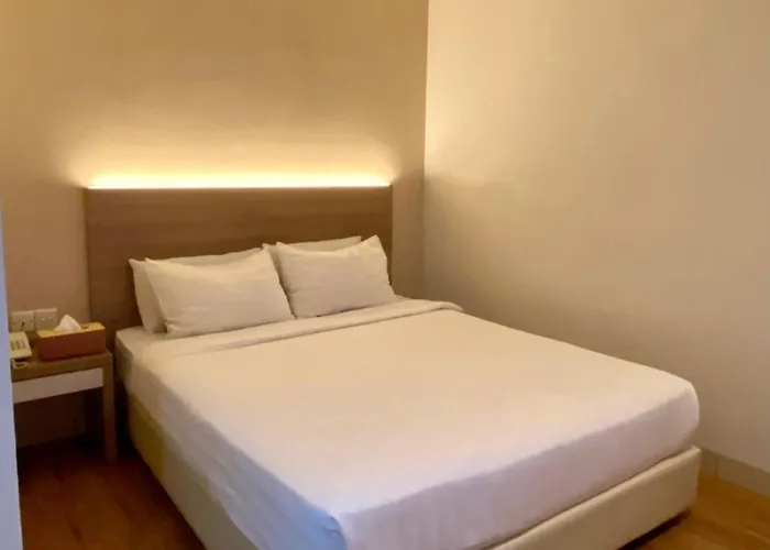 OYO 1447 Lovina Inn - Nagoya Batam