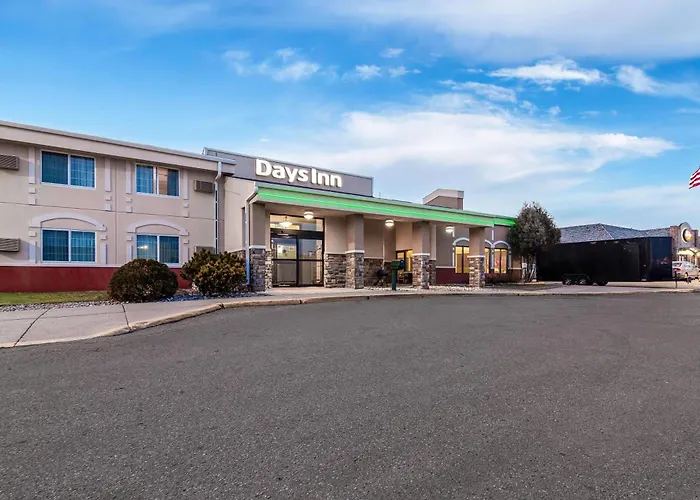 Days Inn By Wyndham Minot