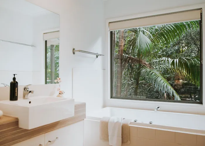 Tranquil Getaways On Obi Maleny Hotel