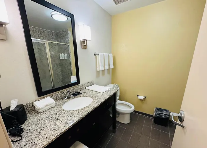 Wingate By Wyndham Jonesboro Hodge Hotel