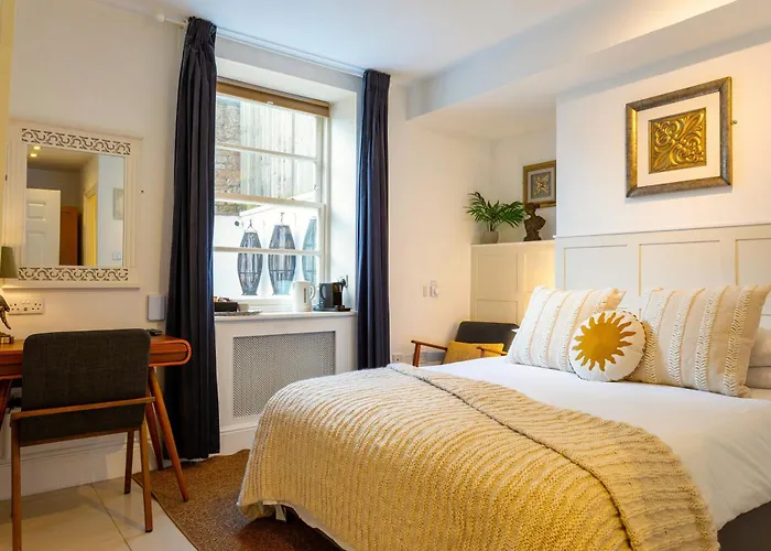 Ferndale Mews Bed & Breakfast Bristol
