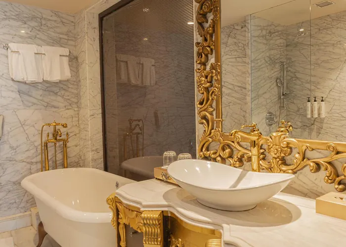 Seven Seas Hotel Delhi 