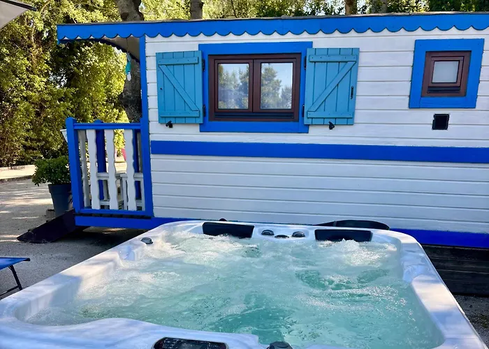 Des Roulottes En Provence Hotel Barbentane
