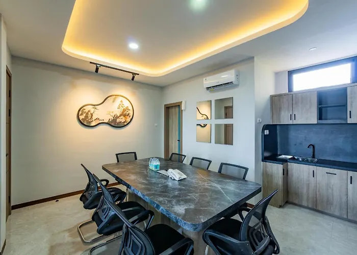 Front One Budget Hotel Tirtonadi Solo