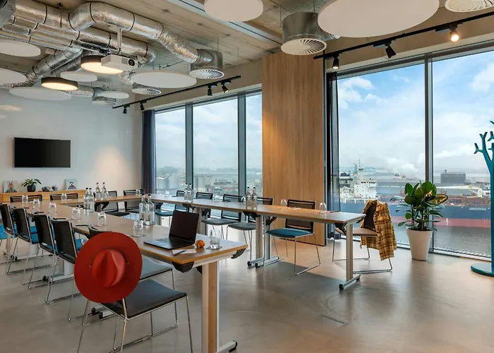 Moxy Amsterdam Houthavens Hotel