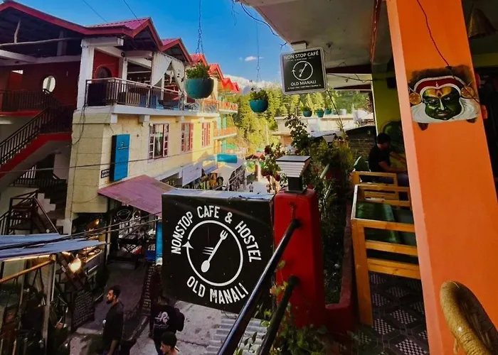 Non Stop Cafe Hostel & Stay Manali 
