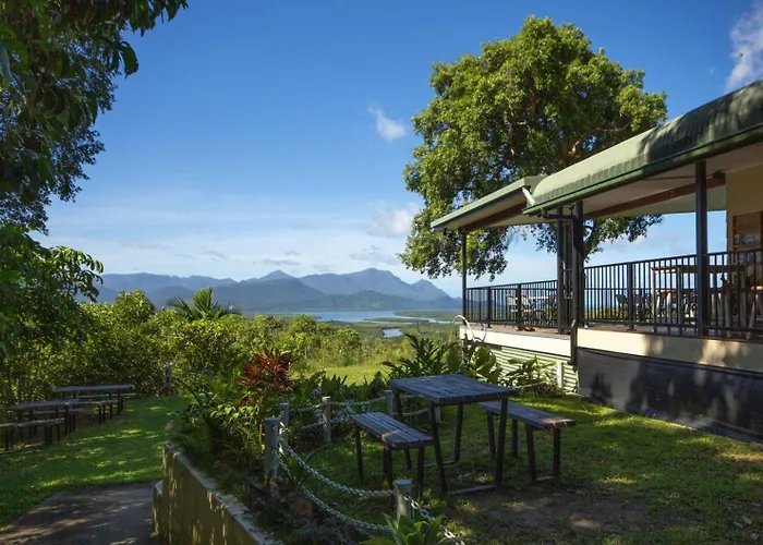 Vista Hinchinbrook Aparthotel Cardwell