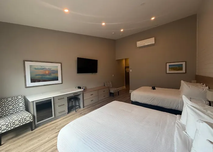 Colonial Hotel & Suites Grand Bend