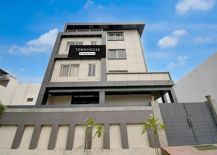 Townhouse Ekana Cricket Stadium Formerly Sunrise Regal Lucknow