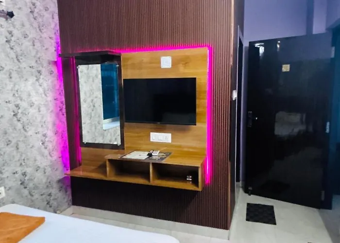 Garden Guest House 250M From Vfs Global & Rene Tower , Acropolis Mall Kolkata