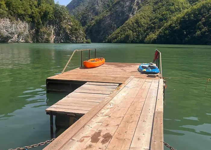 Neomalsore Agrotourism, Komani Lake