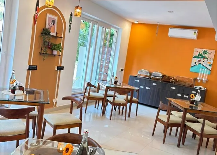 Locomo Boutique, Morjim - Cozy Tropical Stay, Near Beach