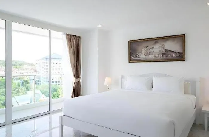 B2 Phuket Premier Hotel