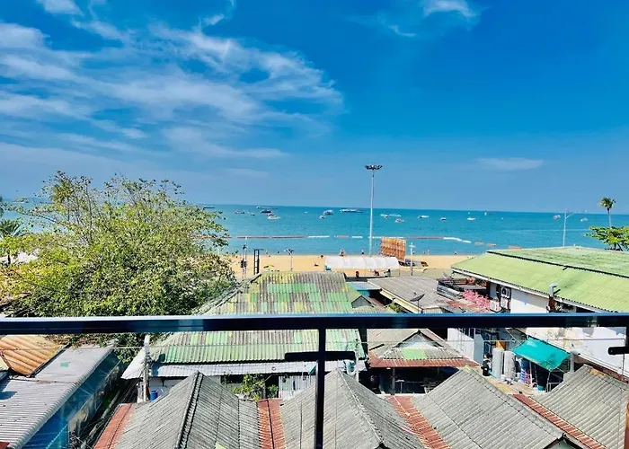 The Globe Hotel, Bar & Restaurant Pattaya