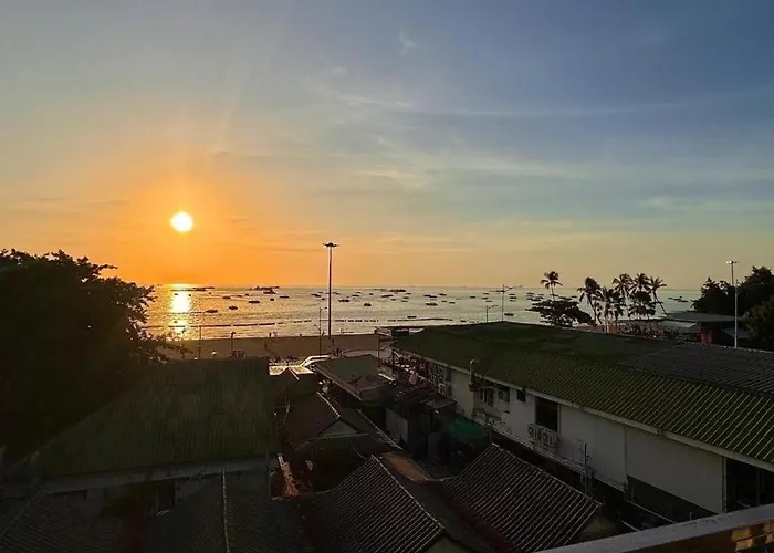 The Globe Hotel, Bar & Restaurant Pattaya