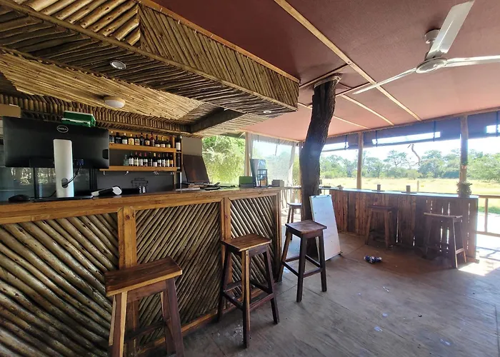 Rustic Gate Lodge And Campsite Maun