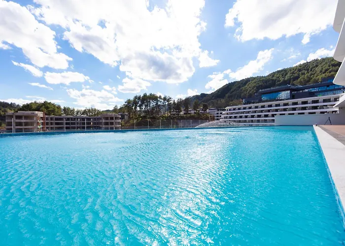 Wyndham Grand Plaza Royale Hot Springs Fenghuang Hotel