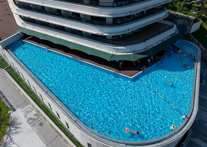 Wyndham Grand Plaza Royale Hot Springs Fenghuang Hotel