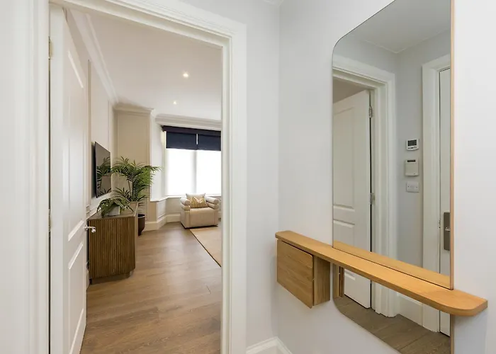 Buckingham & Lloyds Knightsbridge Aparthotel London