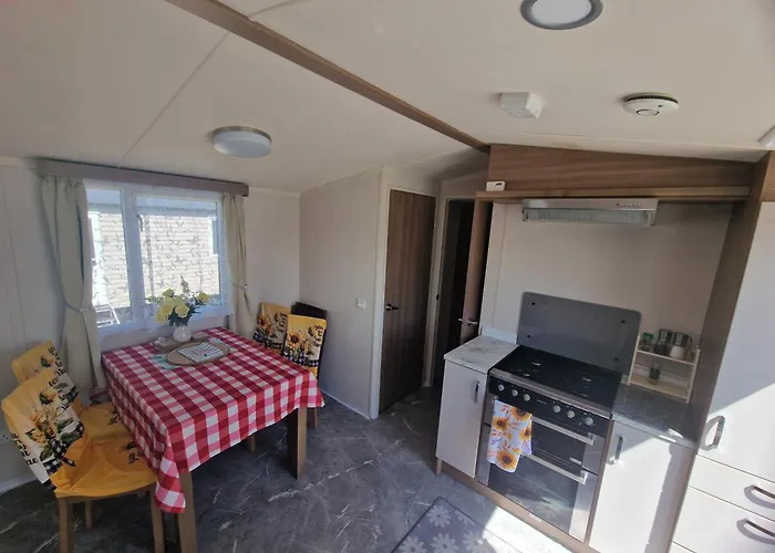 Durdlee Door, D27, Main Rd, West Lulworth, Wareham Bh20 5Pu Hotel