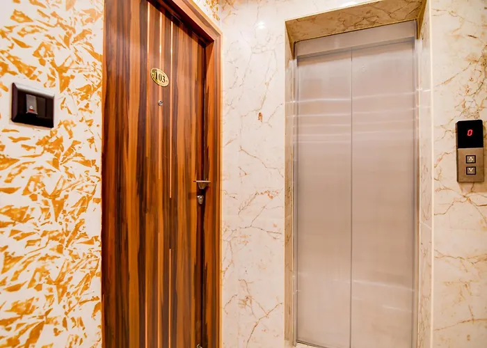 Super Townhouse Oak Sealdah Railway Station Near Creek Row Hotel Kolkata