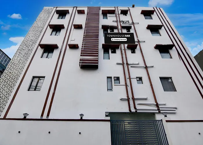 Super Townhouse Oak Sealdah Railway Station Near Creek Row Hotel Kolkata