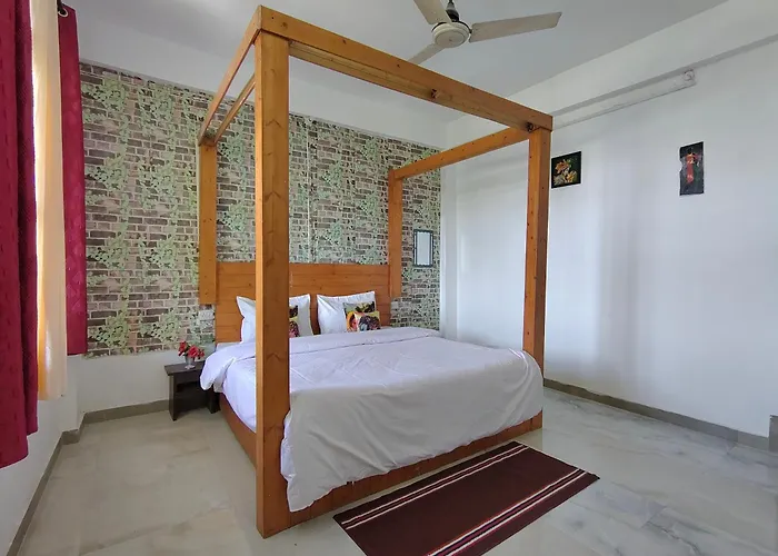 Pinewood Sunrise Homestay Kasauli