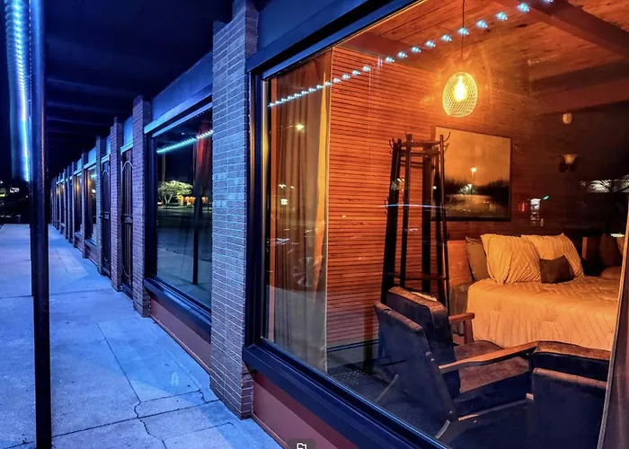 Villa De Moderne - Adoba Inn Charlevoix