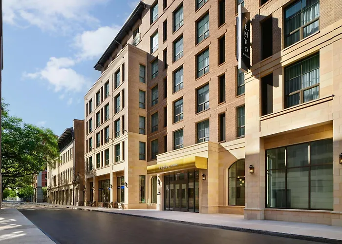 Tempo By Hilton Savannah Historic District