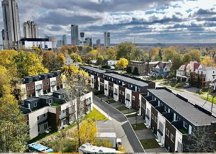 Bentley Commons Fallsview - Luxury 4 Bedroom 4 Bath Townhouse Niagara Falls