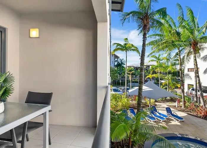 Lagoon Lookout - Poolside Studio Near Trinity Beach