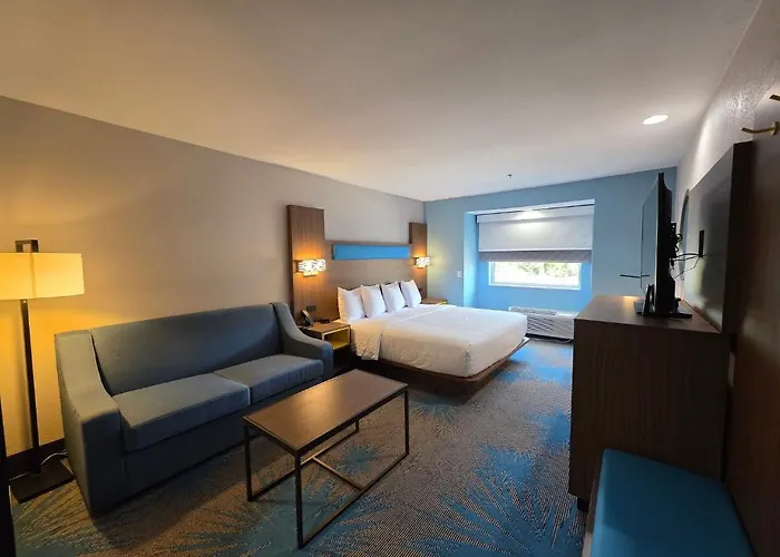 Days Inn & Suites By Wyndham Brandon Amphitheater