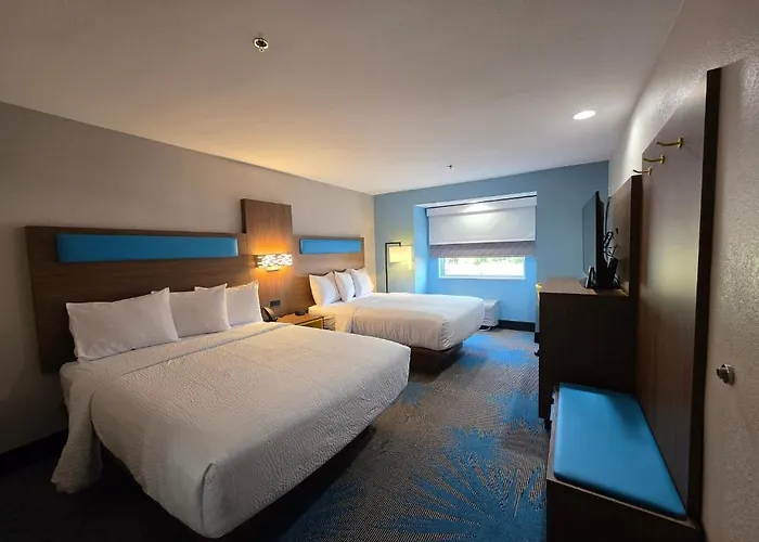Days Inn & Suites By Wyndham Brandon Amphitheater