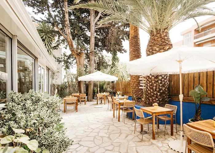 Hôtel Le Petit Castel Antibes