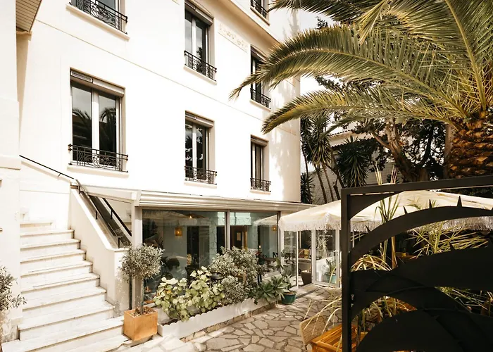 Hôtel Le Petit Castel Antibes