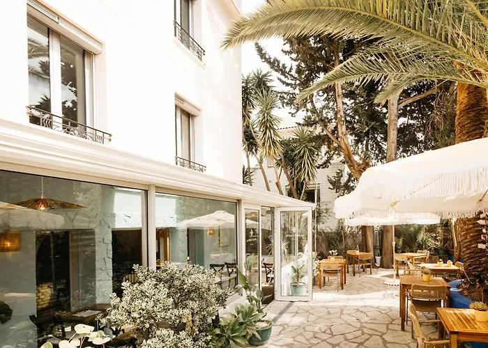 Hôtel Le Petit Castel Antibes